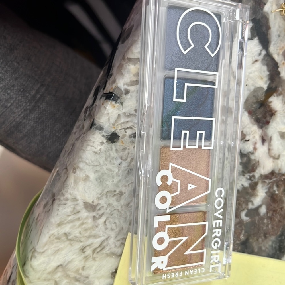 Cover girl clean eyeshadow palette